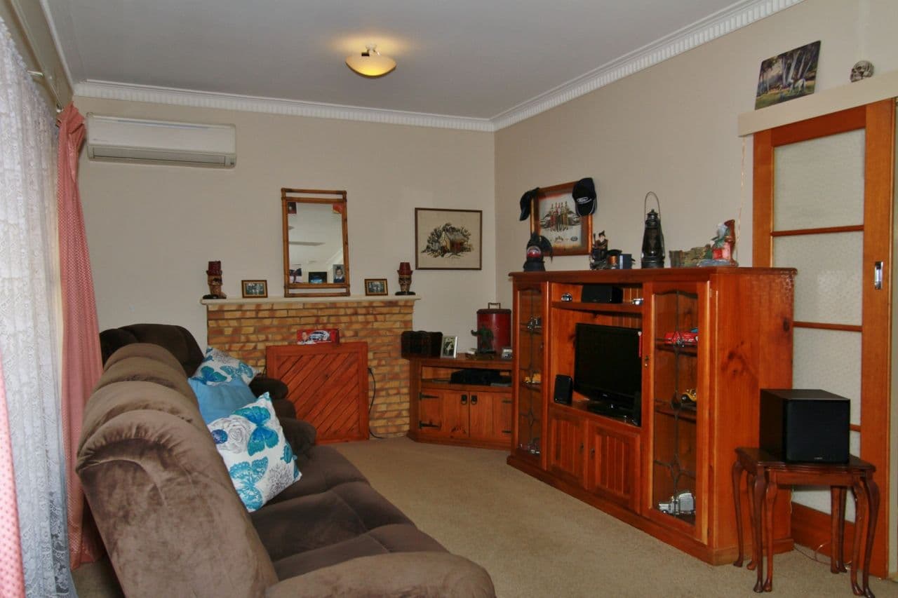 32 Ebden Street, Heathcote VIC 3523, Heathcote - Thumbnail 4