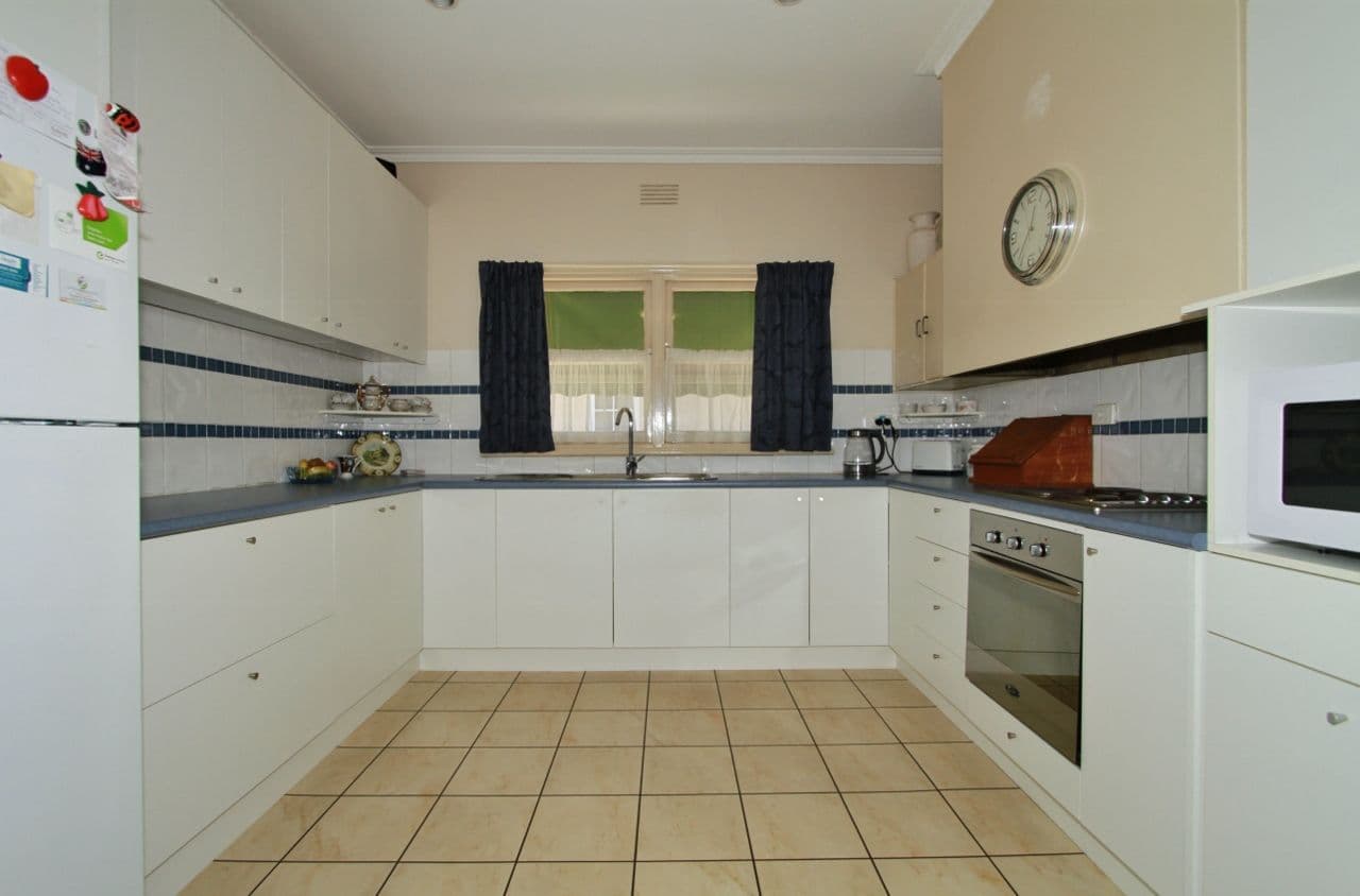 32 Ebden Street, Heathcote VIC 3523, Heathcote - Thumbnail 5