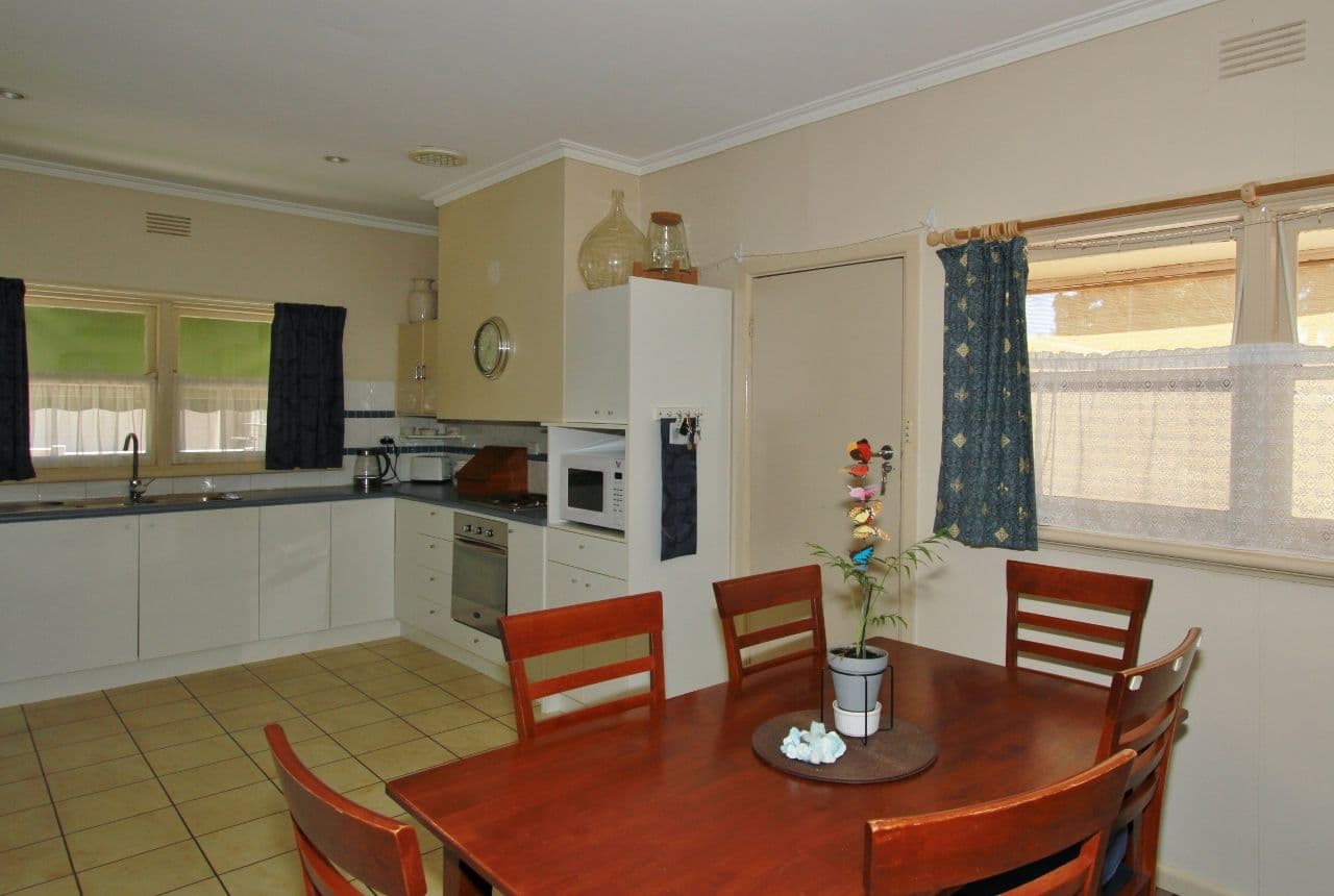32 Ebden Street, Heathcote VIC 3523, Heathcote - Thumbnail 6