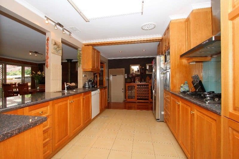 13 Hermitage Crescent, BUNDOORA VIC 3083, Bundoora - Thumbnail 2