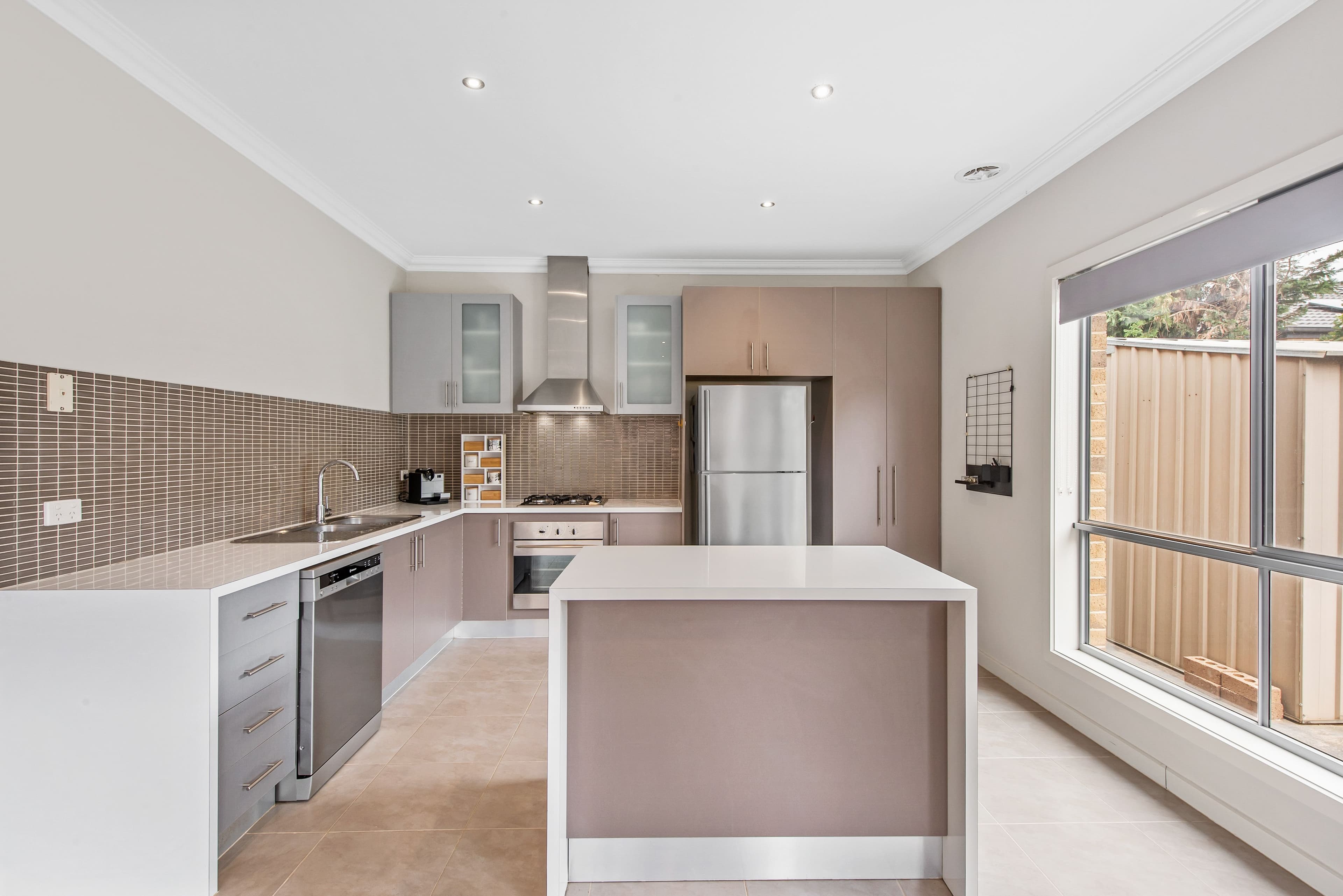 91 Oakview Parade, Caroline Springs VIC 3023, Caroline Springs - Thumbnail 2