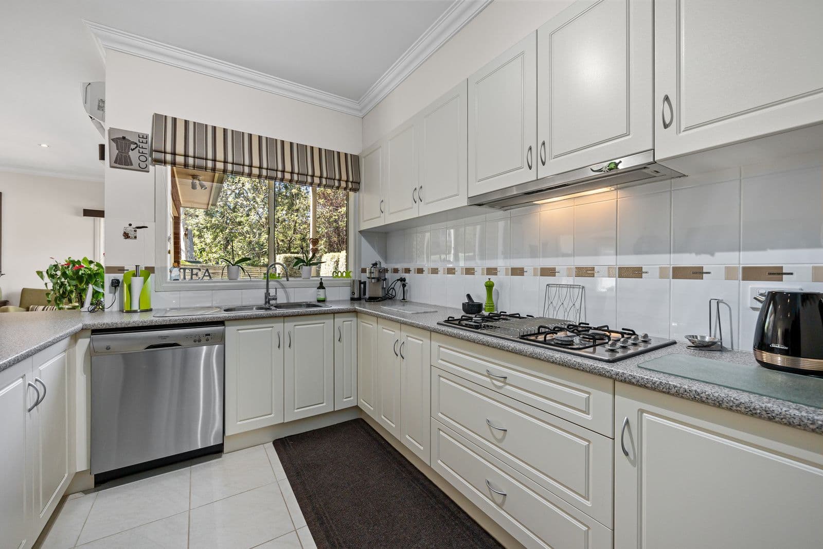 14 Acacia Avenue, Kilsyth VIC 3137, Kilsyth - Thumbnail 2