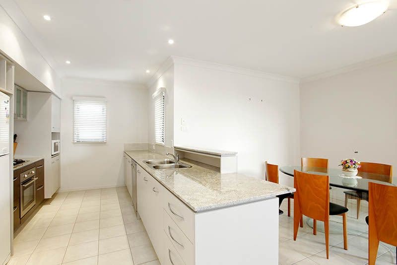 18 Augusta Crescent, MOUNT OMMANEY QLD 4074, Mount Ommaney - Thumbnail 4