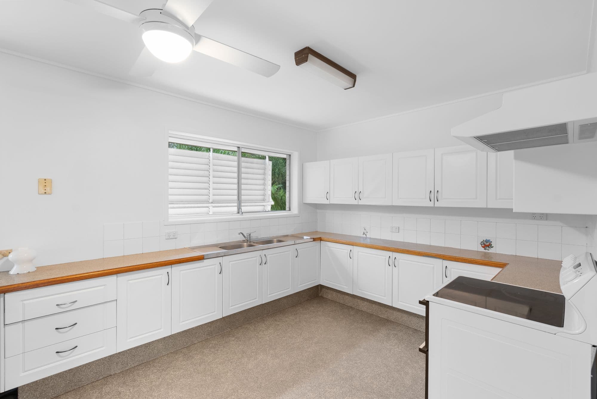 8 CROWNDALE Street, Wavell Heights QLD 4012, Wavell Heights - Thumbnail 2