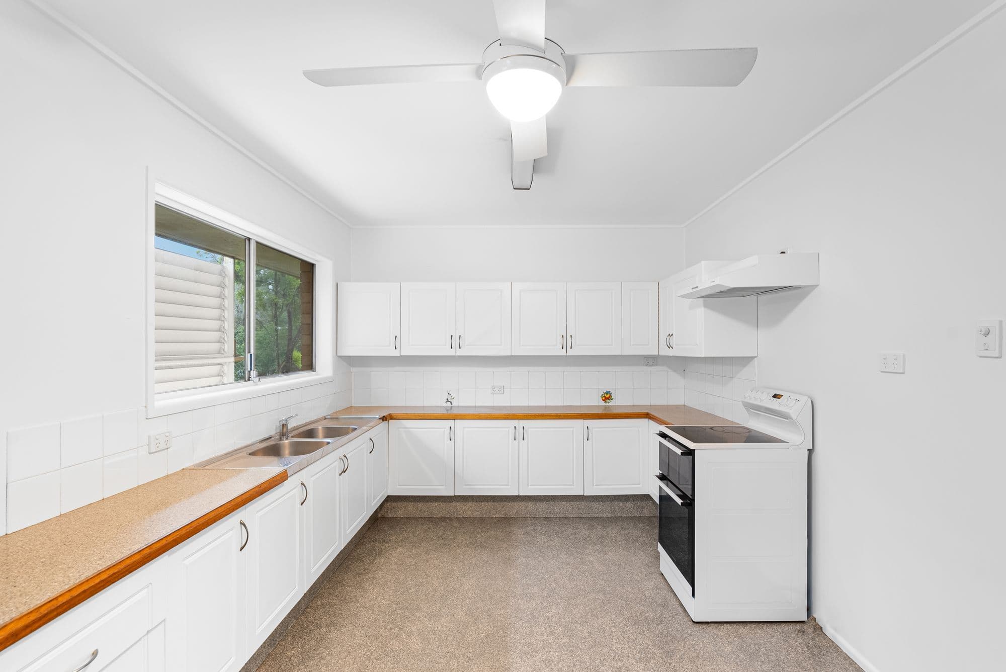 8 CROWNDALE Street, Wavell Heights QLD 4012, Wavell Heights - Thumbnail 4