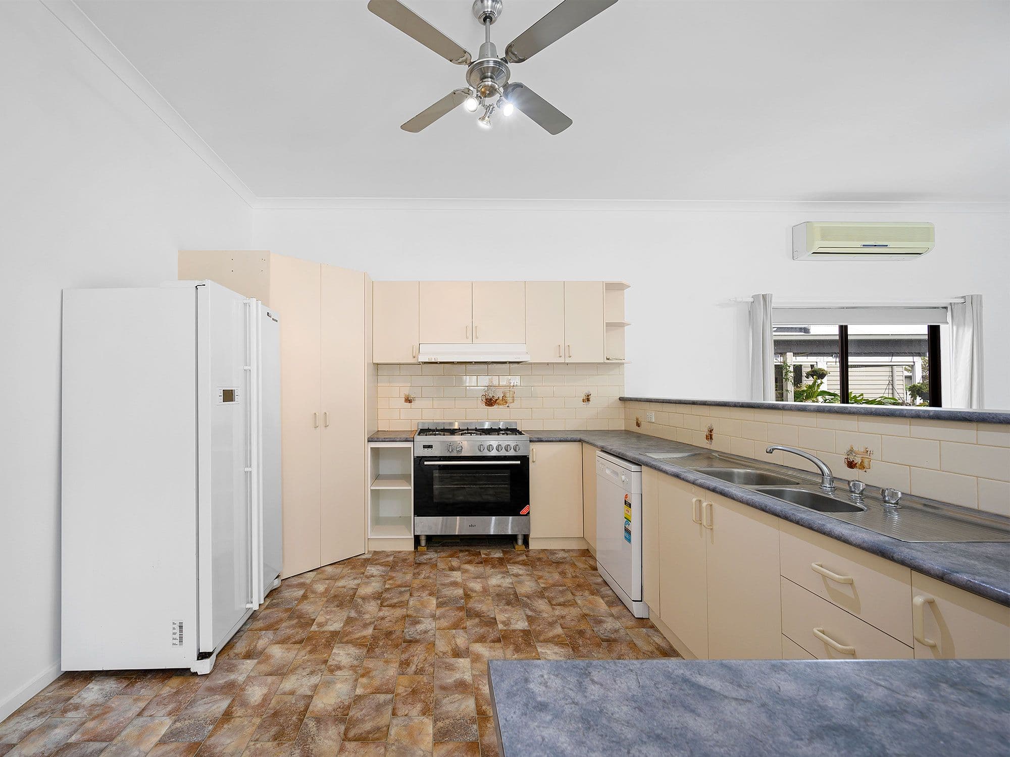 33 Miller Street, Colac VIC 3250, Colac - Thumbnail 6