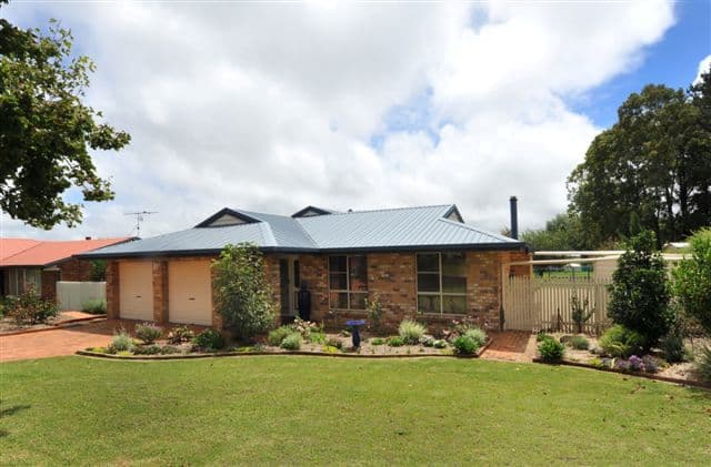 9 Jull Drive, CENTENARY HEIGHTS QLD 4350, Centenary Heights - Image 1