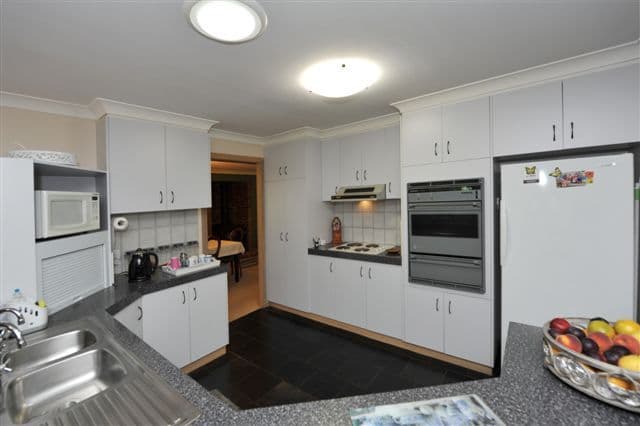 9 Jull Drive, CENTENARY HEIGHTS QLD 4350, Centenary Heights - Thumbnail 5