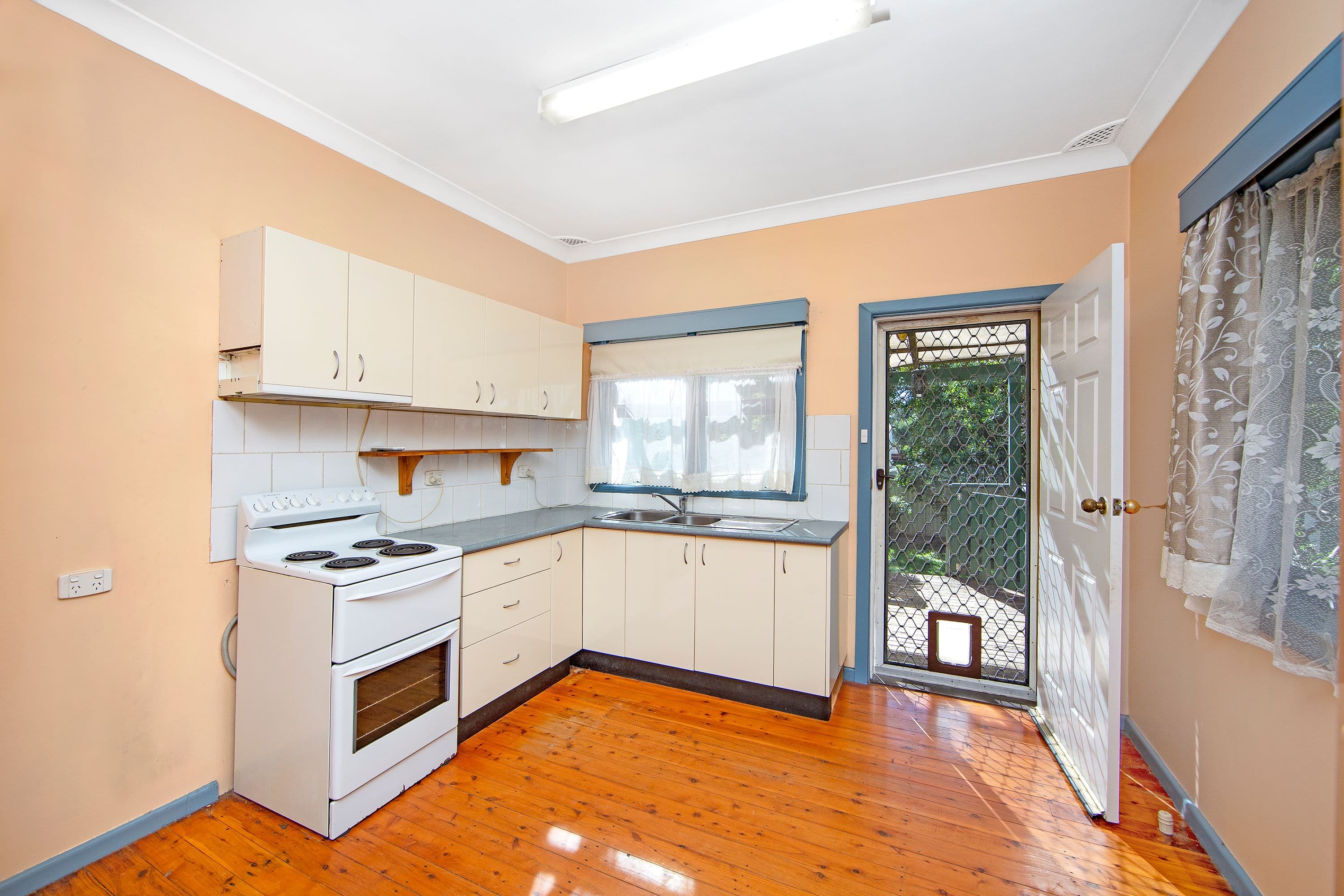 31 Scenic Drive, Budgewoi NSW 2262, Budgewoi - Thumbnail 2
