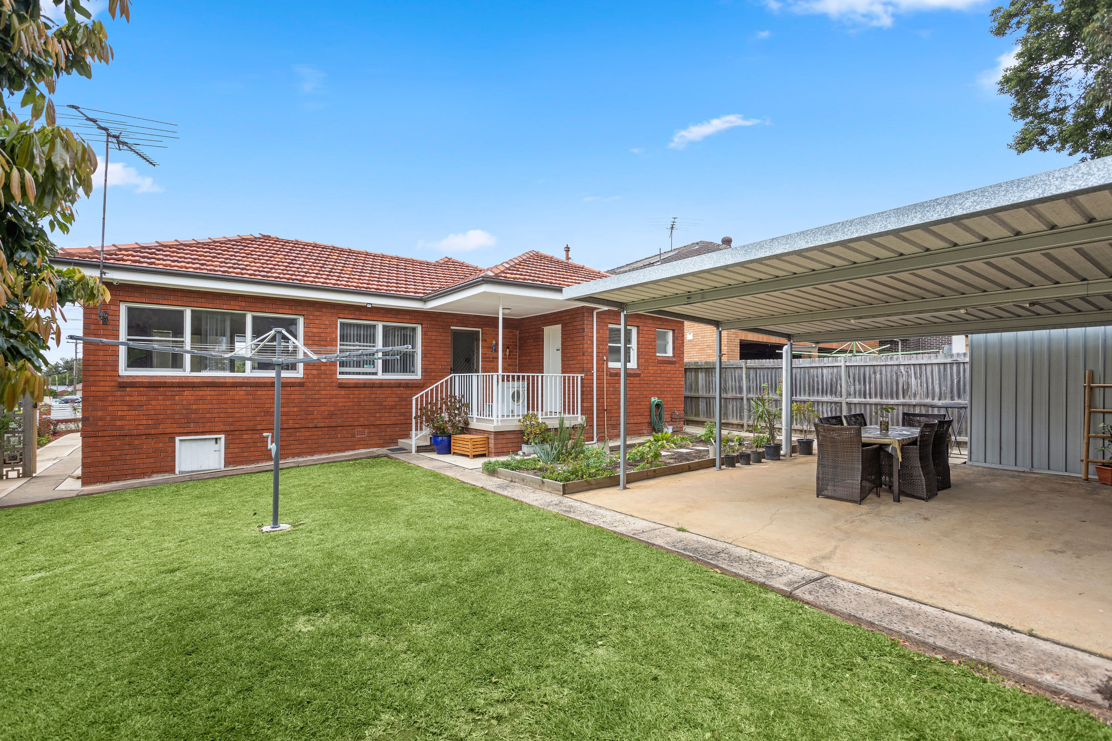 33 Henry Lawson Drive, Peakhurst NSW 2210, Peakhurst - Thumbnail 2