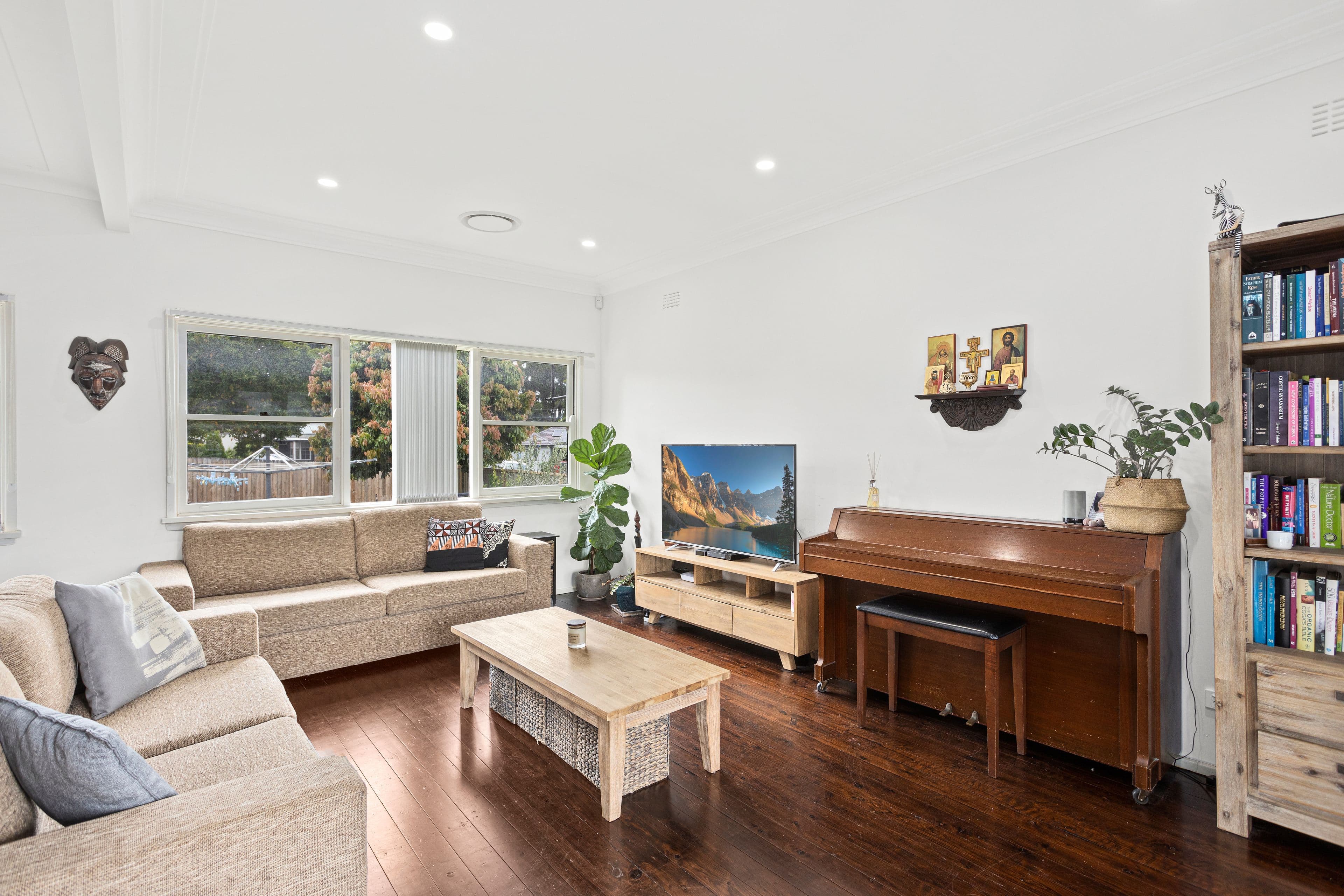 33 Henry Lawson Drive, Peakhurst NSW 2210, Peakhurst - Thumbnail 4
