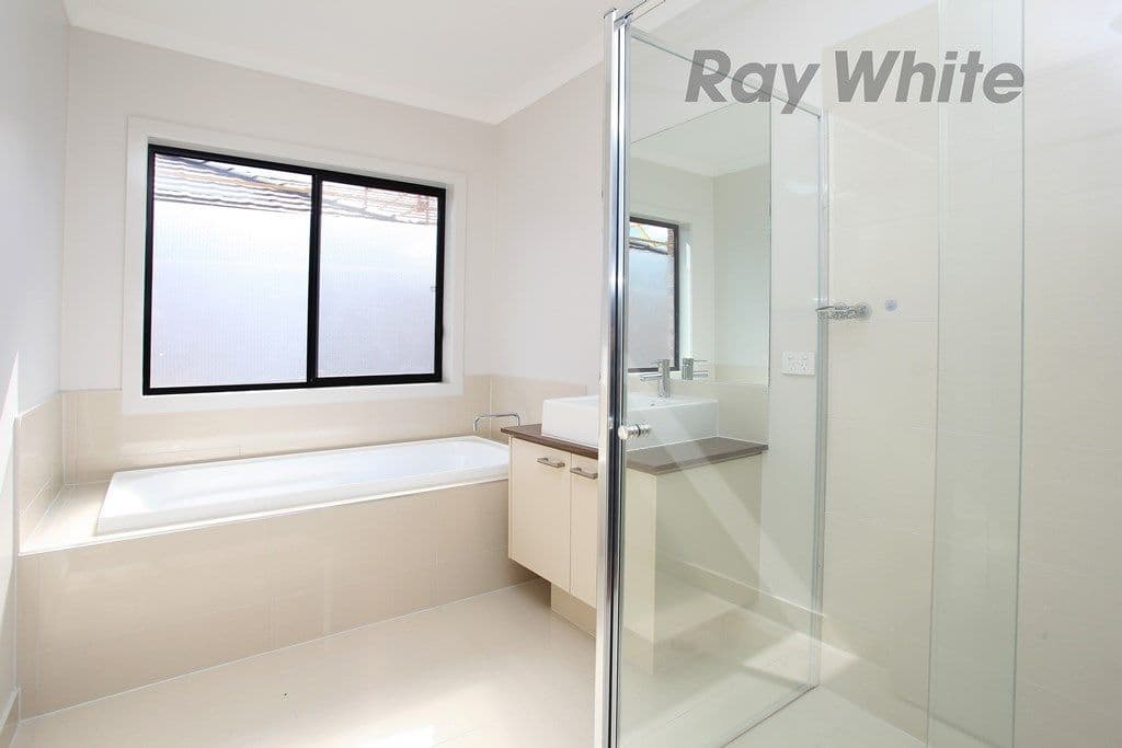 11 Coronat Drive, WILLIAMS LANDING VIC 3027, Williams Landing - Thumbnail 2