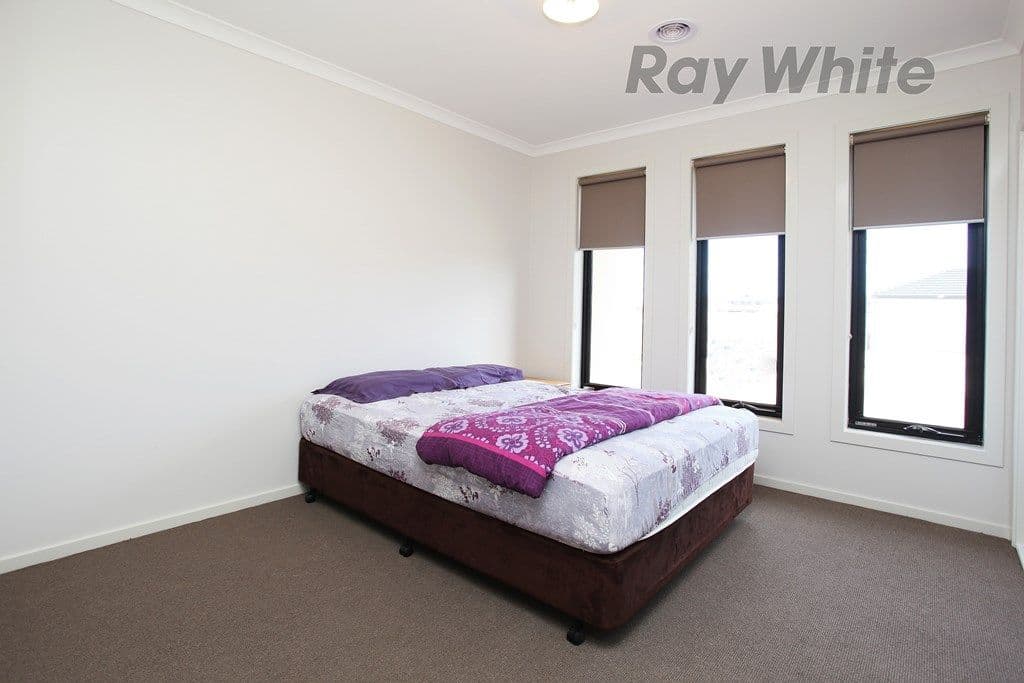 11 Coronat Drive, WILLIAMS LANDING VIC 3027, Williams Landing - Thumbnail 4