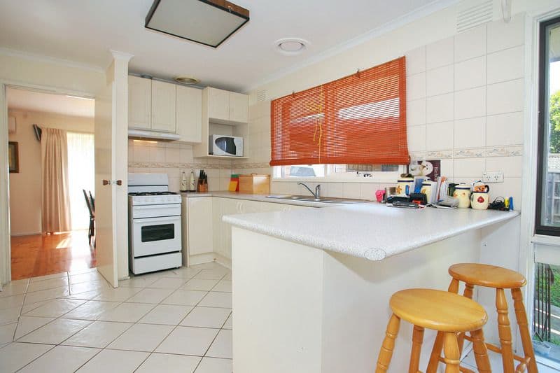 4 Parker Court, ENDEAVOUR HILLS VIC 3802, Endeavour Hills - Thumbnail 2