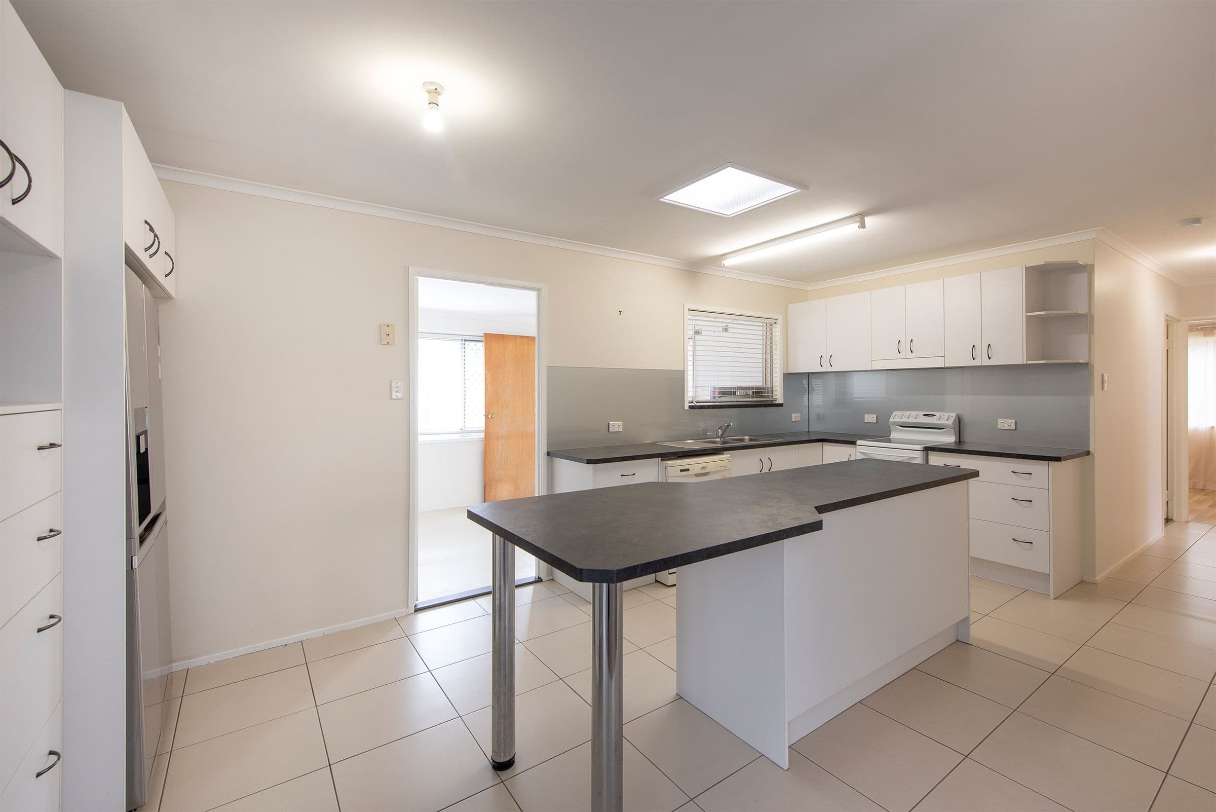29 Ashvale Street, Kingston QLD 4114, Kingston - Thumbnail 4
