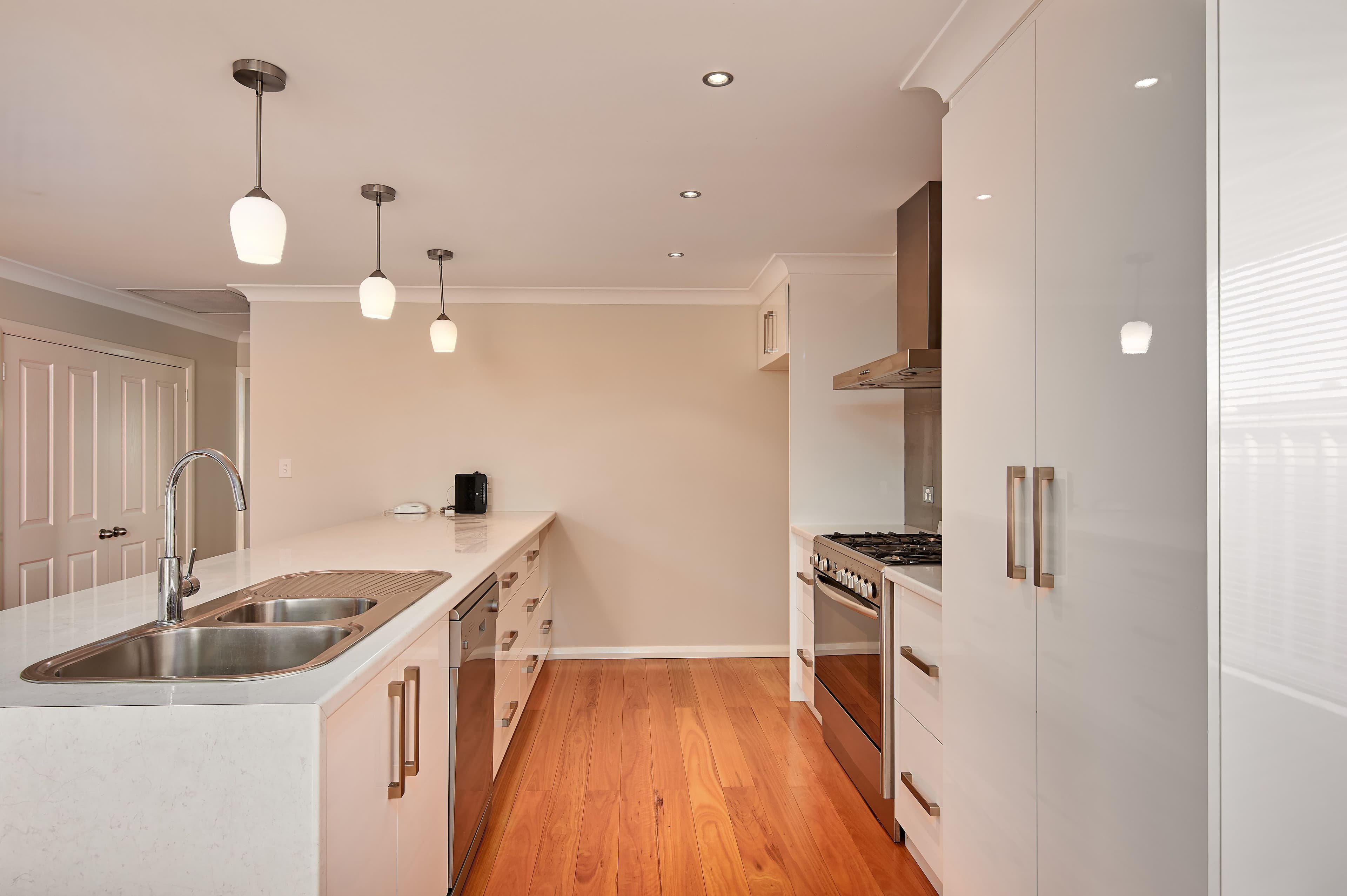 1 Warambee Street, Glenfield Park - Thumbnail 4