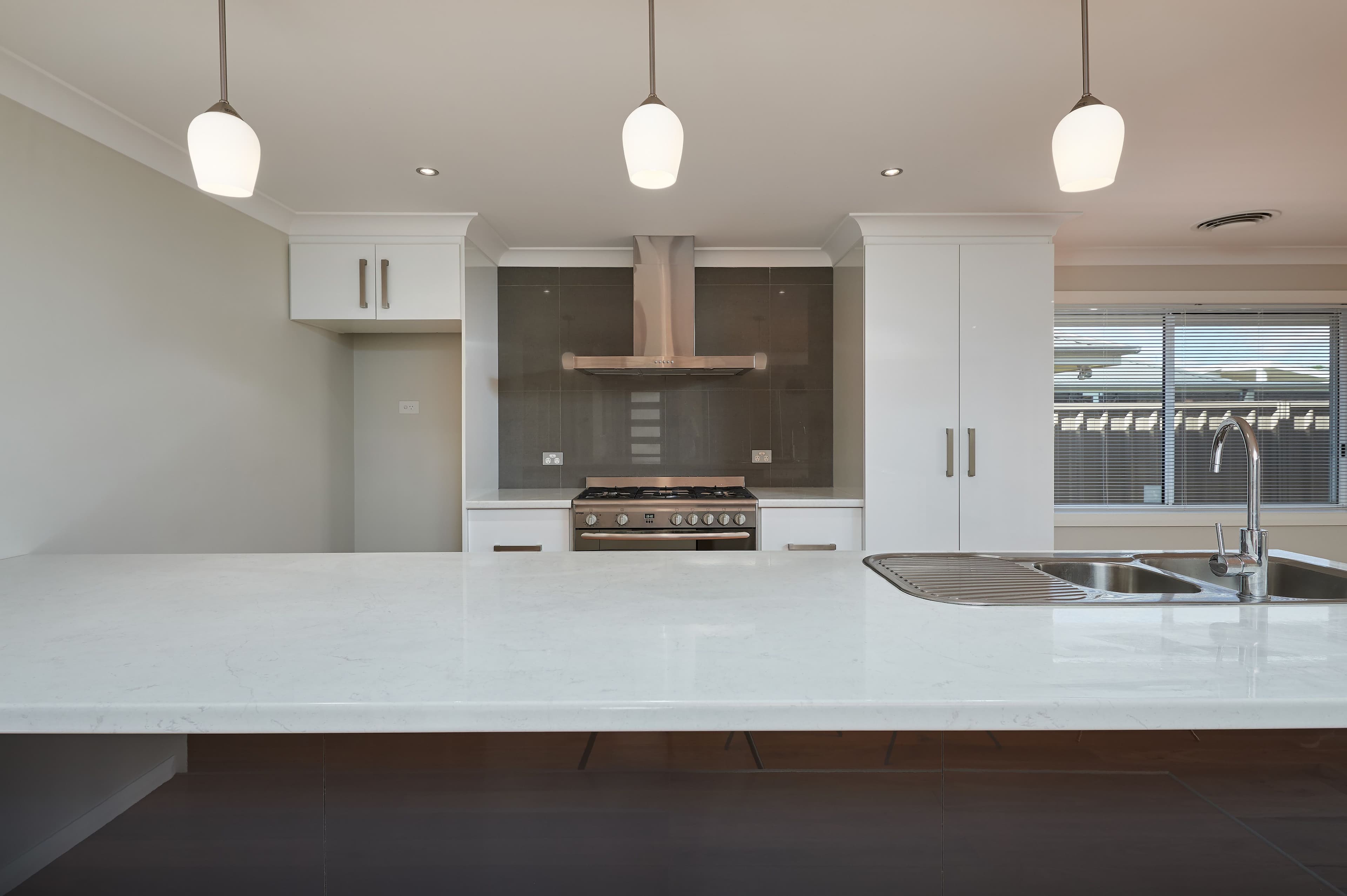 1 Warambee Street, Glenfield Park - Thumbnail 5