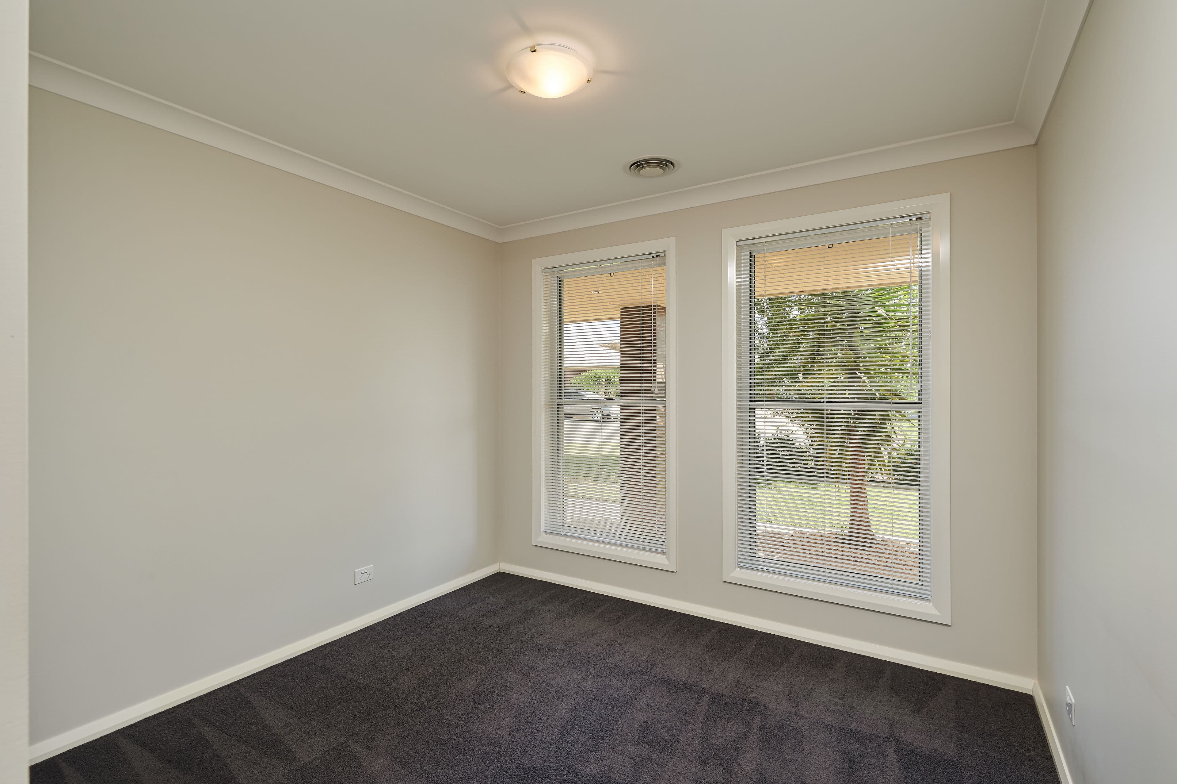 1 Warambee Street, Glenfield Park - Thumbnail 6