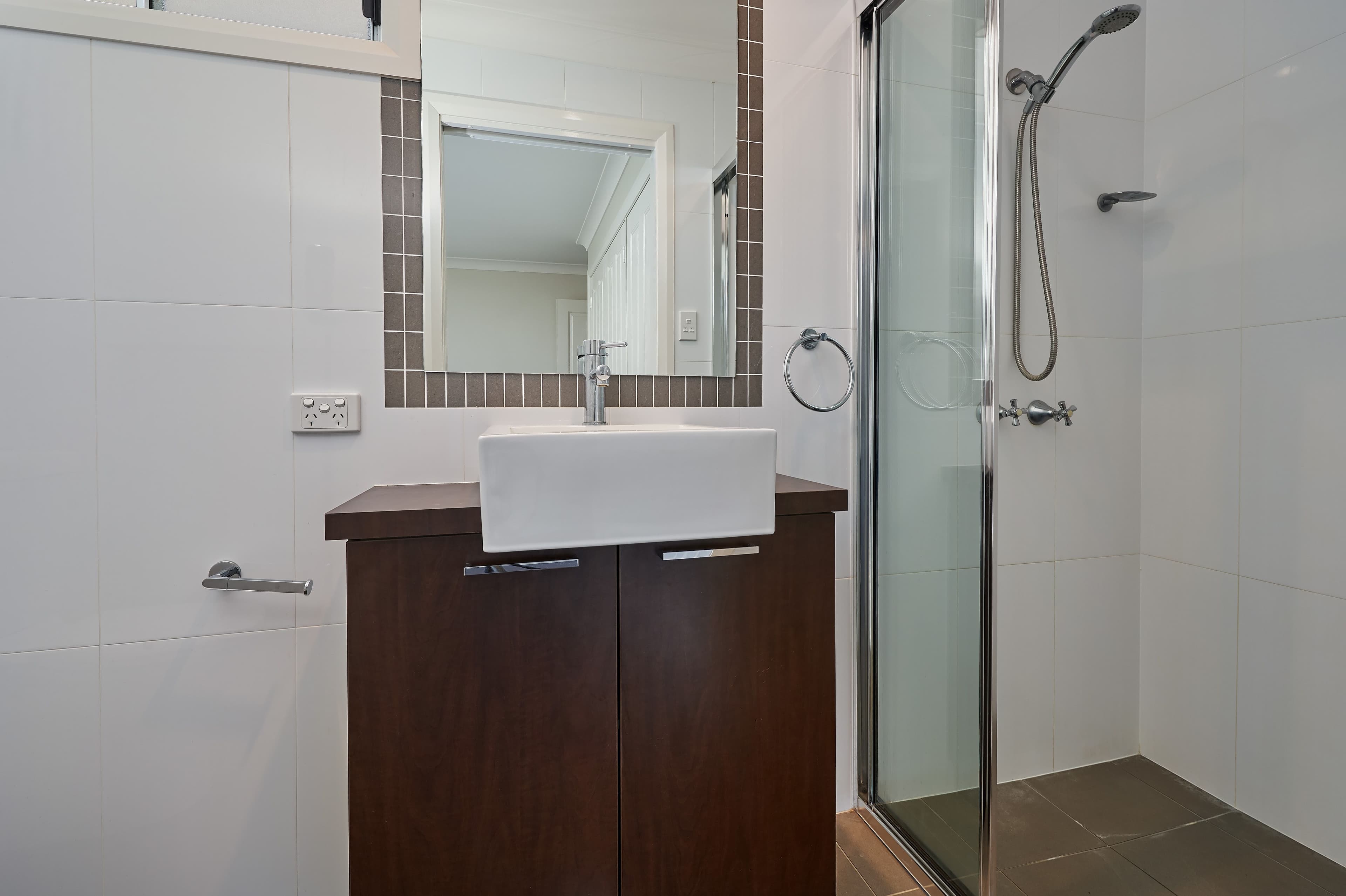 1 Warambee Street, Glenfield Park - Thumbnail 8