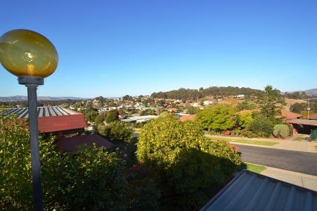 24 Priestley Crescent, SEYMOUR VIC 3660, Seymour - Thumbnail 2