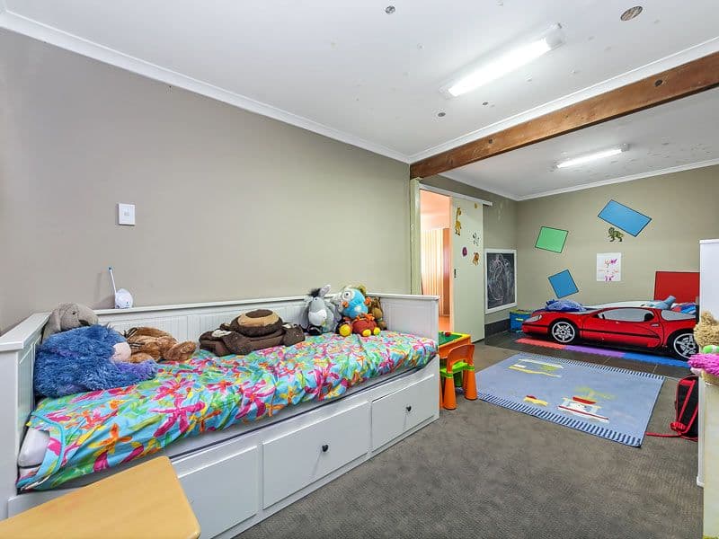 33 Strathford Avenue, ALBANY CREEK QLD 4035, Albany Creek - Thumbnail 4
