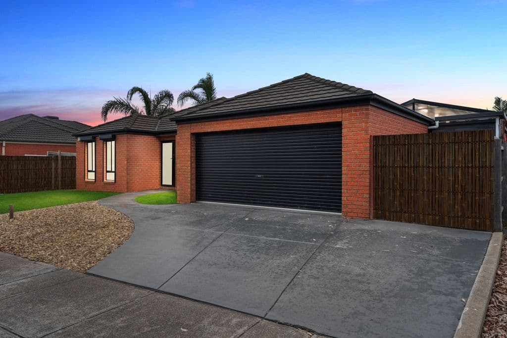 19 Edgewater Circuit, Cairnlea VIC 3023, Cairnlea - Thumbnail 2
