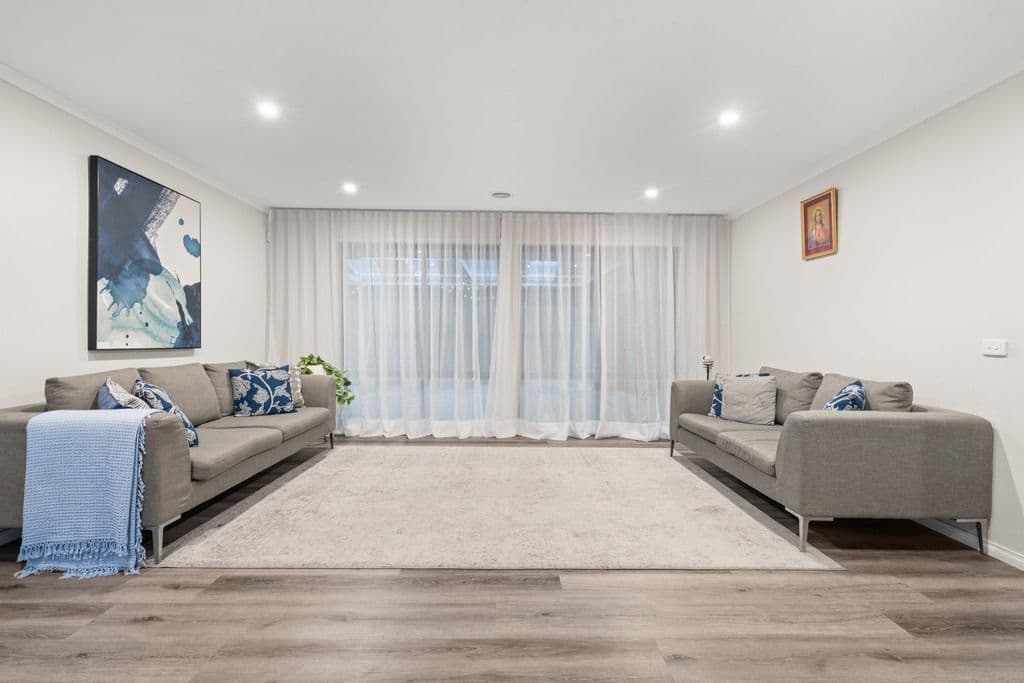 19 Edgewater Circuit, Cairnlea VIC 3023, Cairnlea - Thumbnail 4
