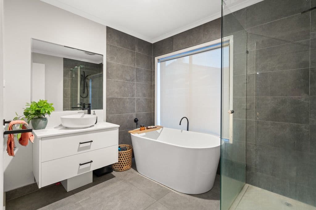 19 Edgewater Circuit, Cairnlea VIC 3023, Cairnlea - Thumbnail 6