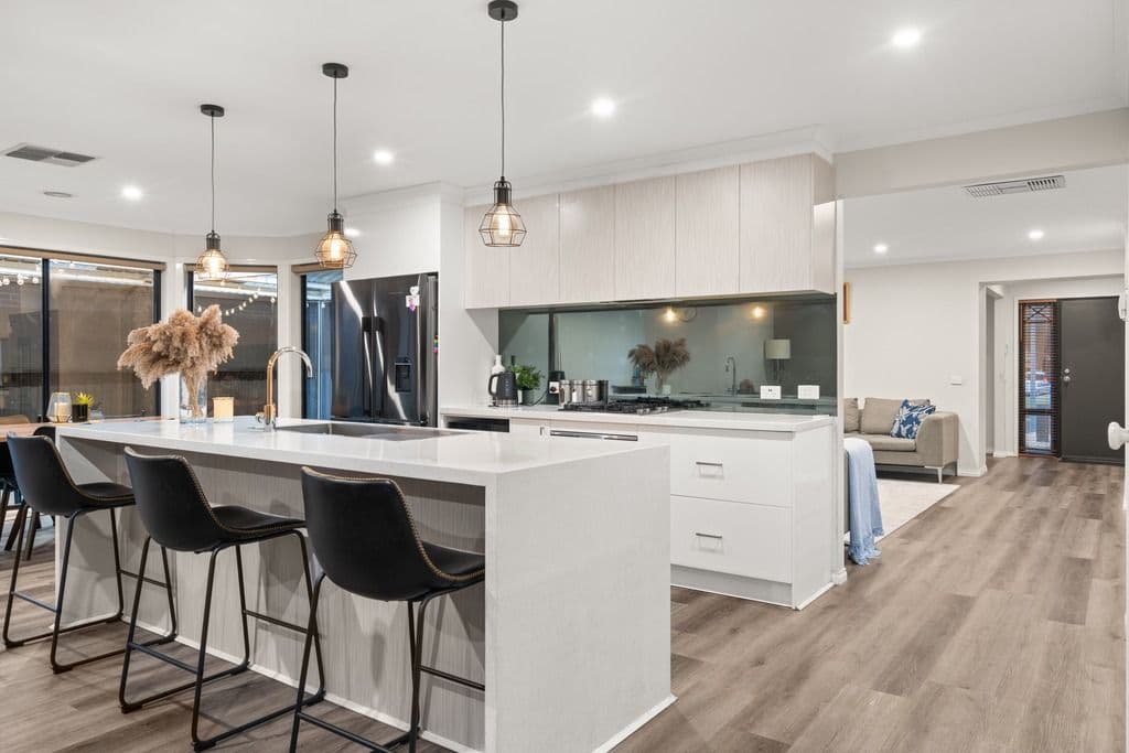 19 Edgewater Circuit, Cairnlea VIC 3023, Cairnlea - Thumbnail 7