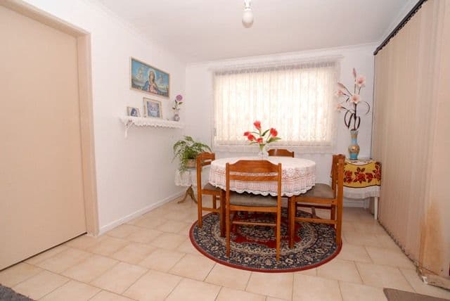 121 Fox Street, ST ALBANS VIC 3021, St Albans - Thumbnail 4