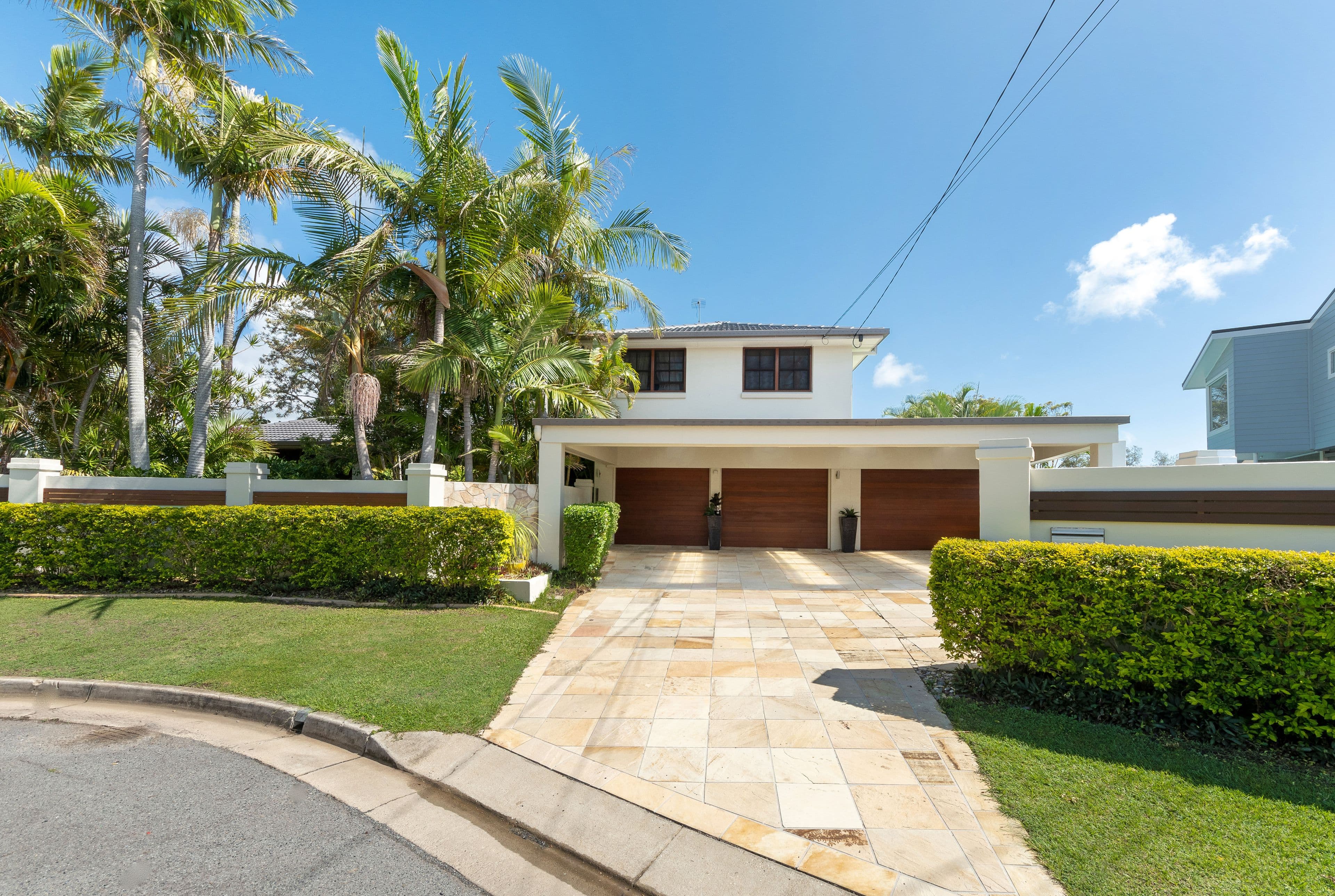 17 Andrew Avenue, Broadbeach Waters QLD 4218, Broadbeach Waters - Thumbnail 2