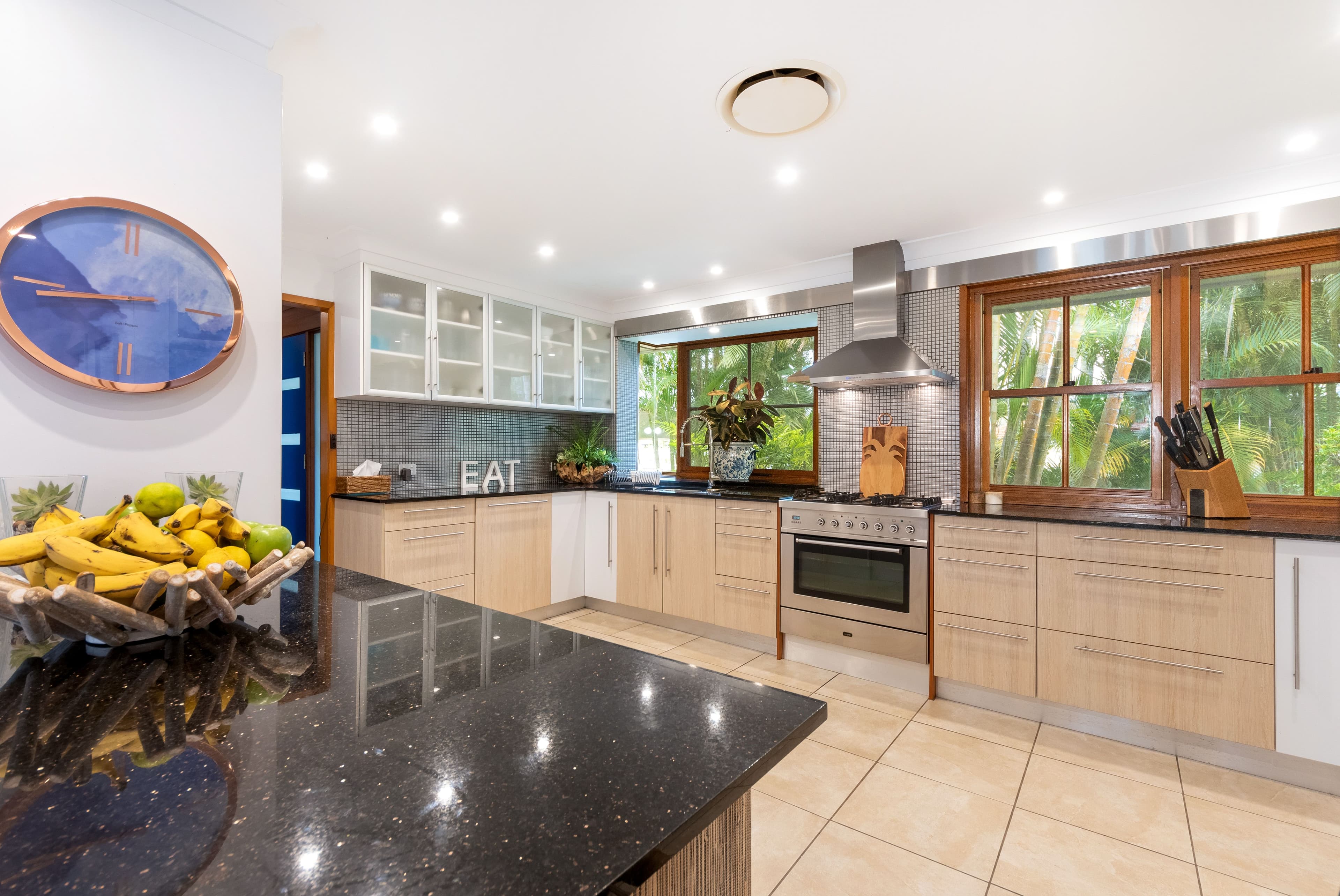 17 Andrew Avenue, Broadbeach Waters QLD 4218, Broadbeach Waters - Thumbnail 5