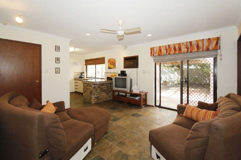17 Grundy Way, THORNLIE WA 6108, Thornlie - Thumbnail 4