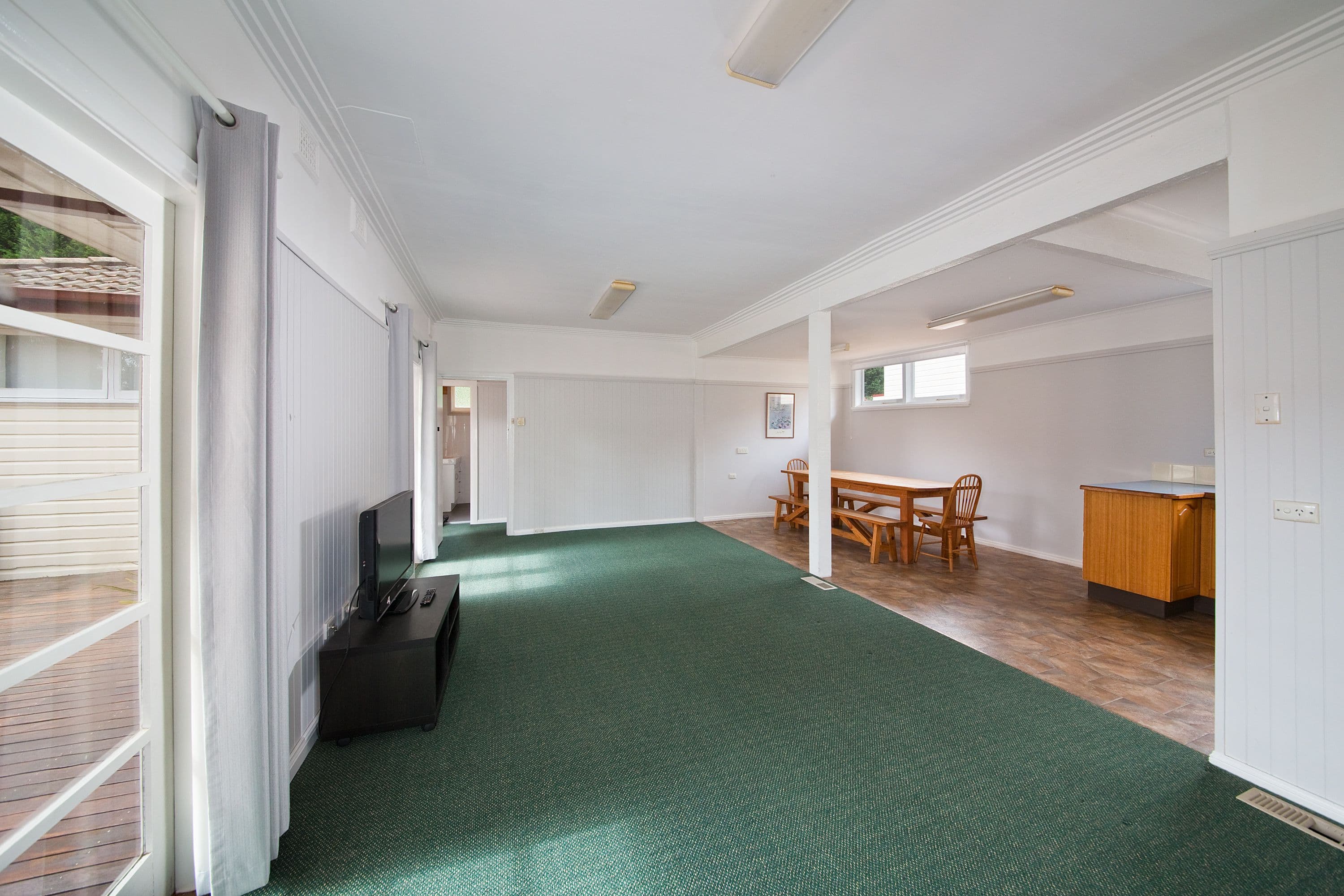 22 Lakeview Avenue, Blackheath - Thumbnail 2
