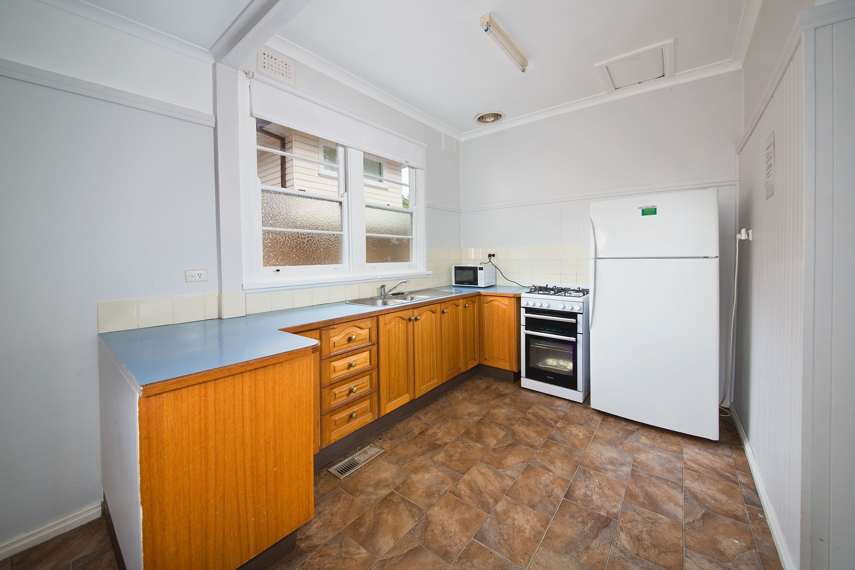 22 Lakeview Avenue, Blackheath - Thumbnail 5