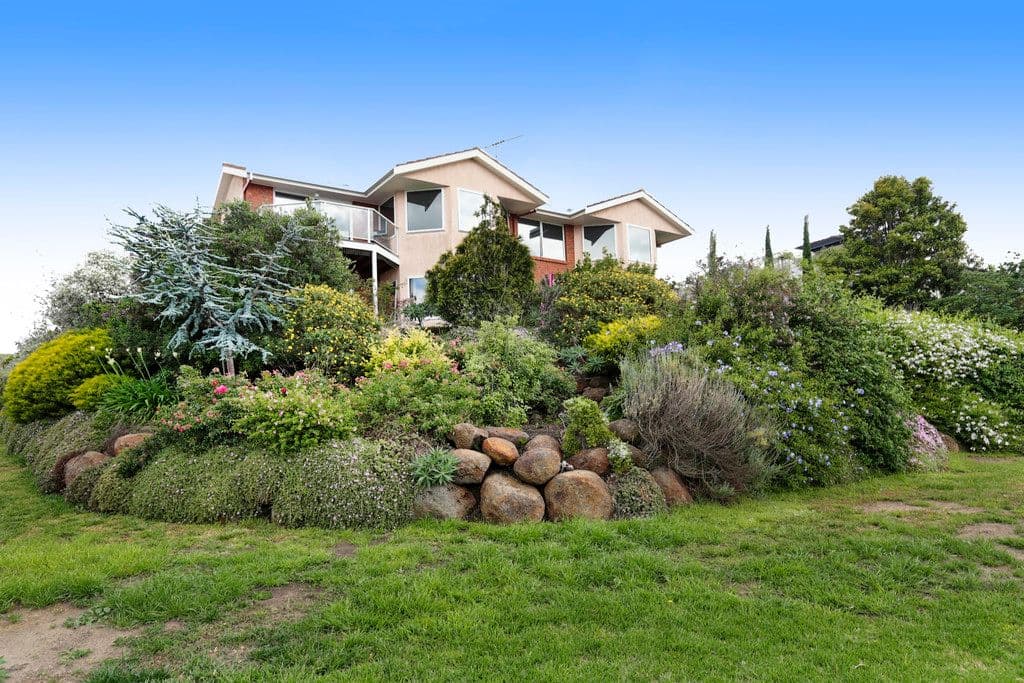 9 St Gabriel Place, Highton VIC 3216, Highton - Thumbnail 3