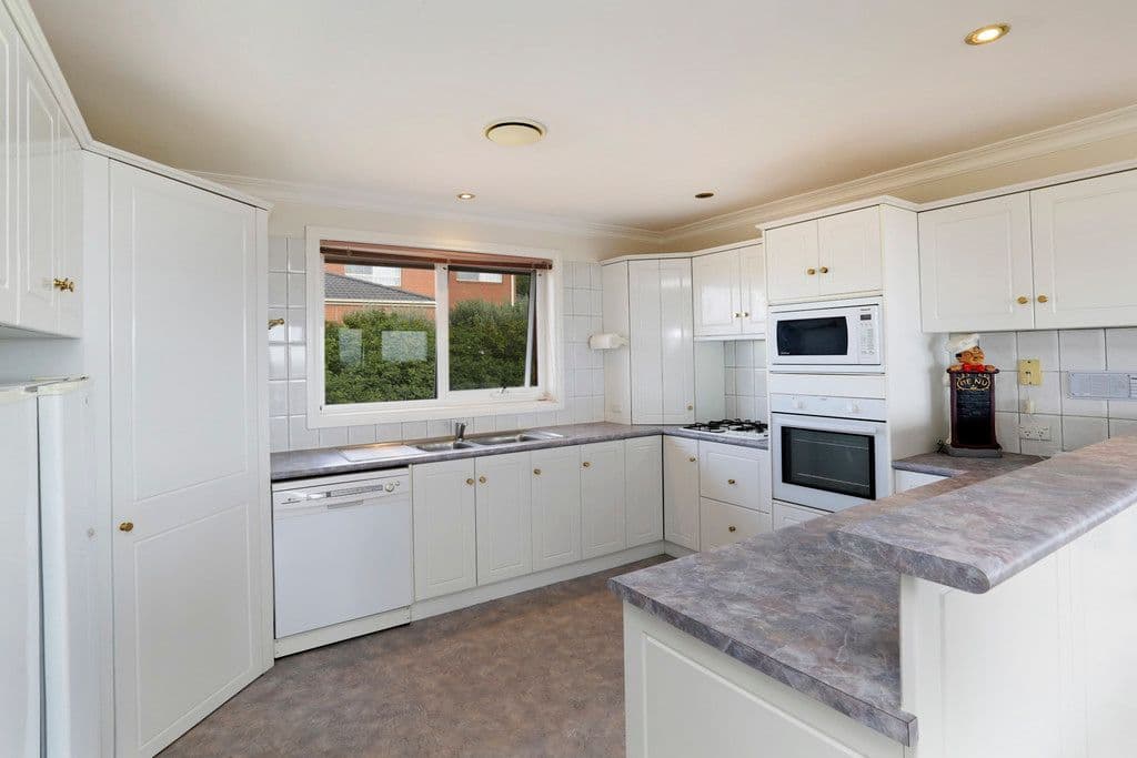 9 St Gabriel Place, Highton VIC 3216, Highton - Thumbnail 4