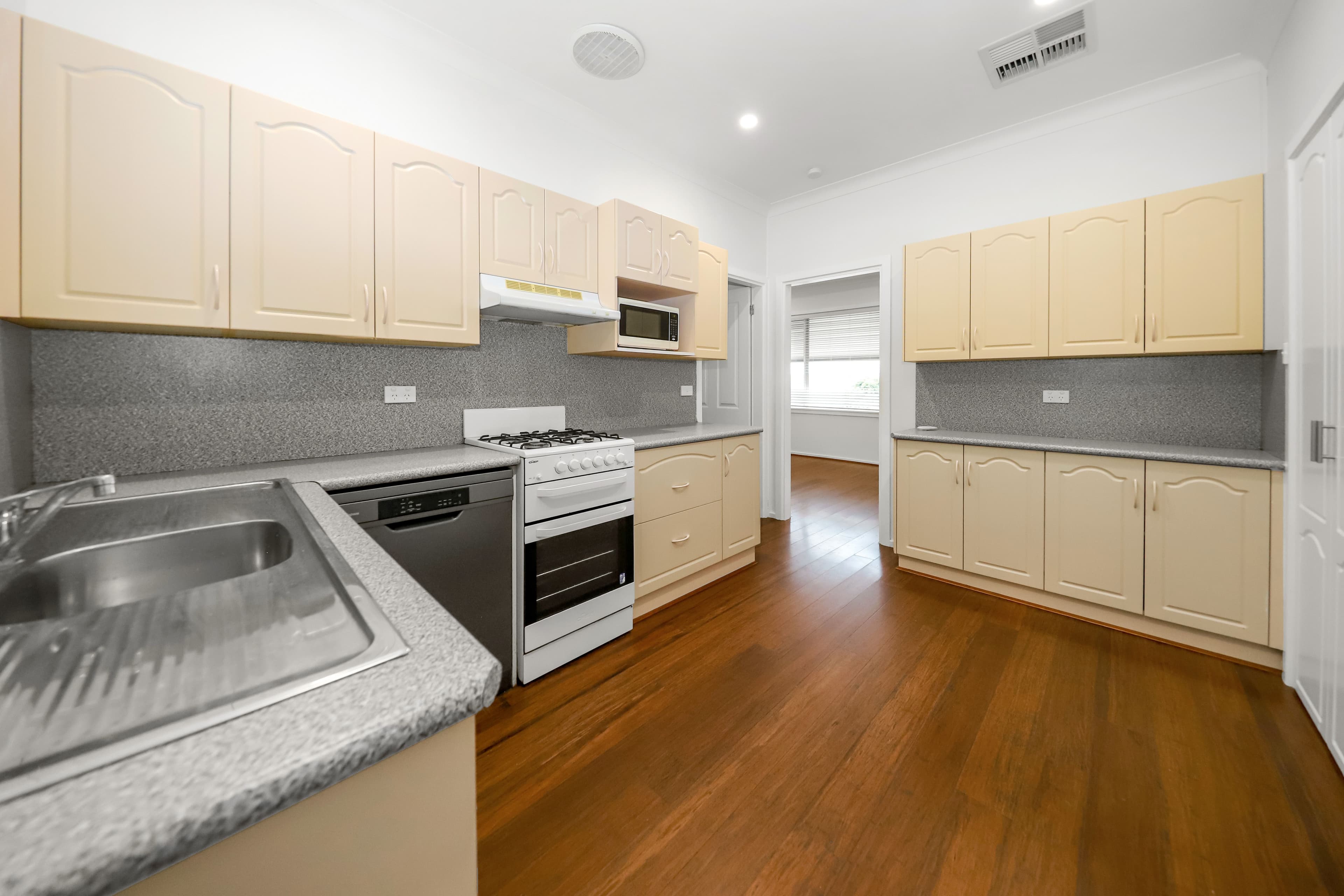 1 Highland Avenue, Tumut NSW 2720, Tumut - Thumbnail 4