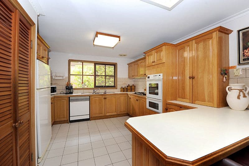 32 Remington Drive, GLEN WAVERLEY VIC 3150, Glen Waverley - Thumbnail 2