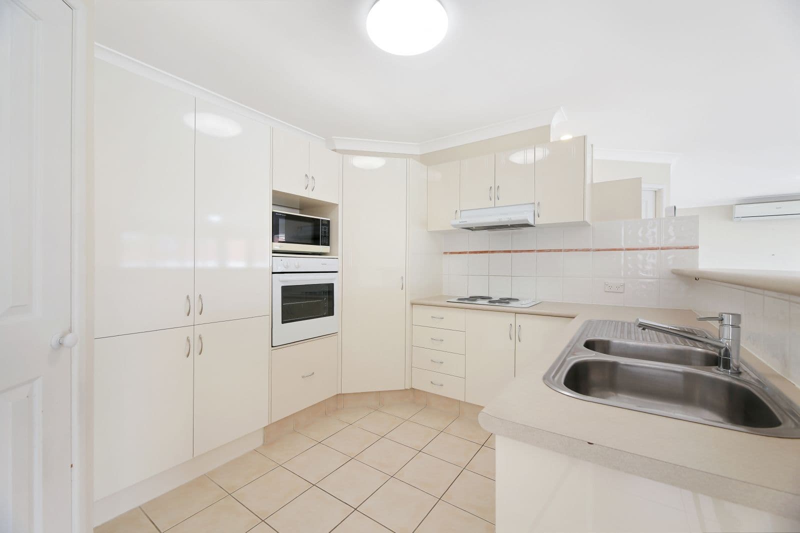 9 Jordana Street, Arundel QLD 4214, Arundel - Thumbnail 4