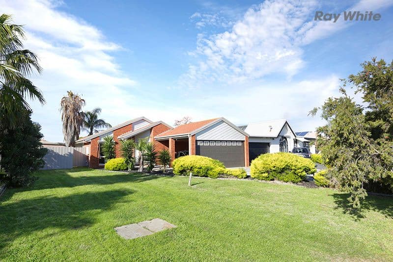 8 Martine Court, Point Cook VIC 3030, Point Cook - Thumbnail 2