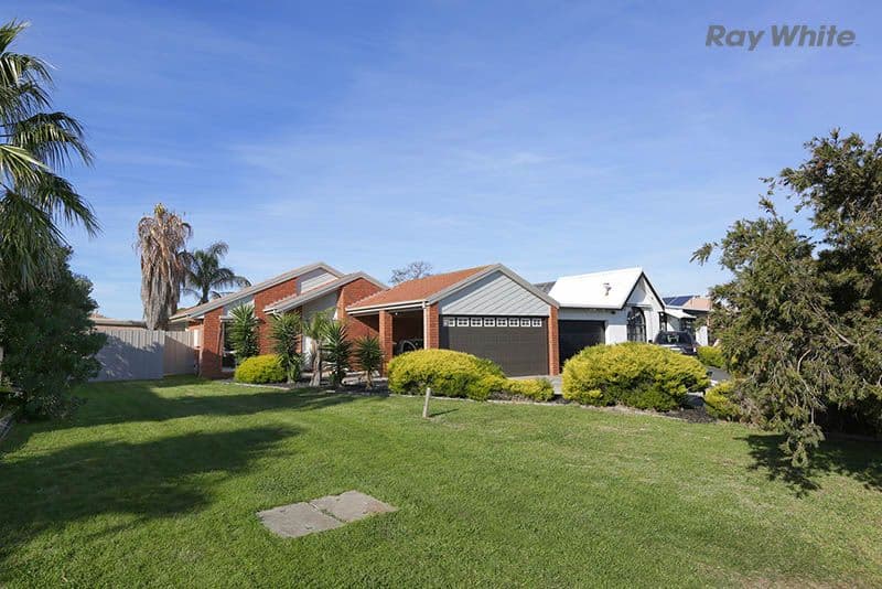 8 Martine Court, Point Cook VIC 3030, Point Cook - Thumbnail 3