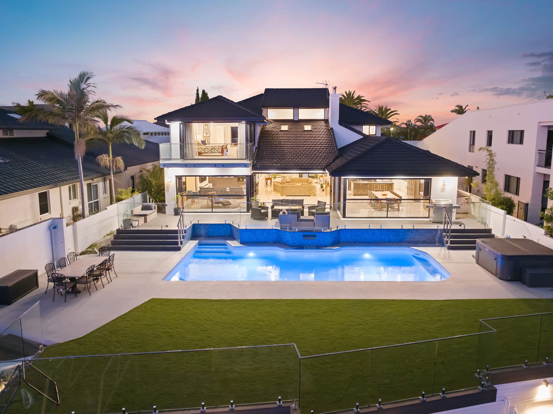 2 Royal Mews, Paradise Point QLD 4216, Paradise Point - Thumbnail 2