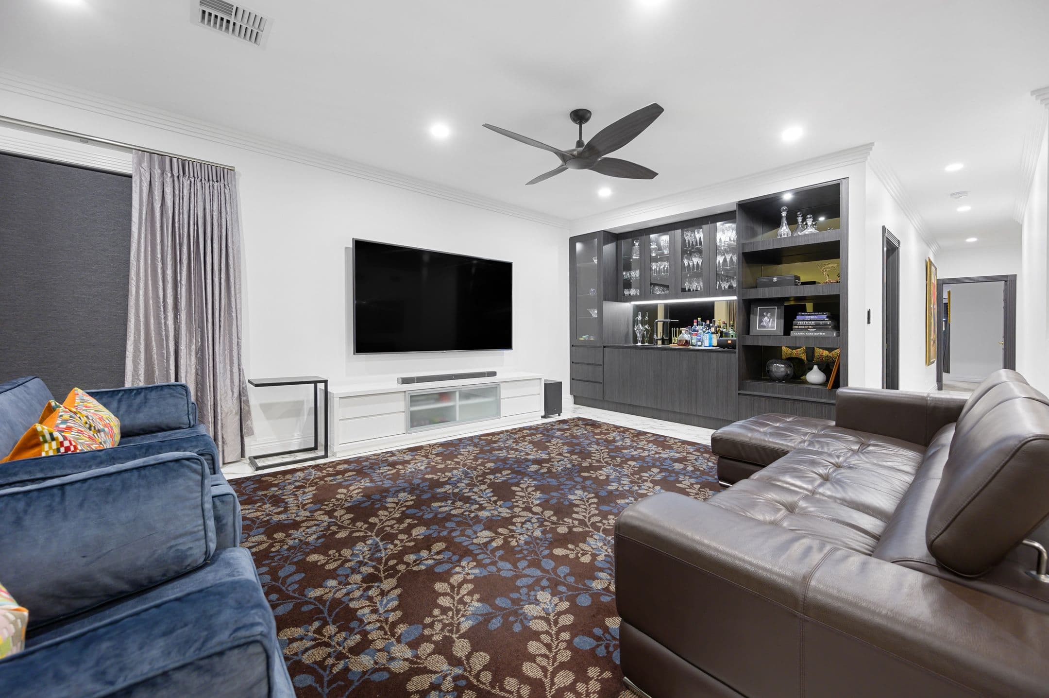2 Royal Mews, Paradise Point QLD 4216, Paradise Point - Thumbnail 7
