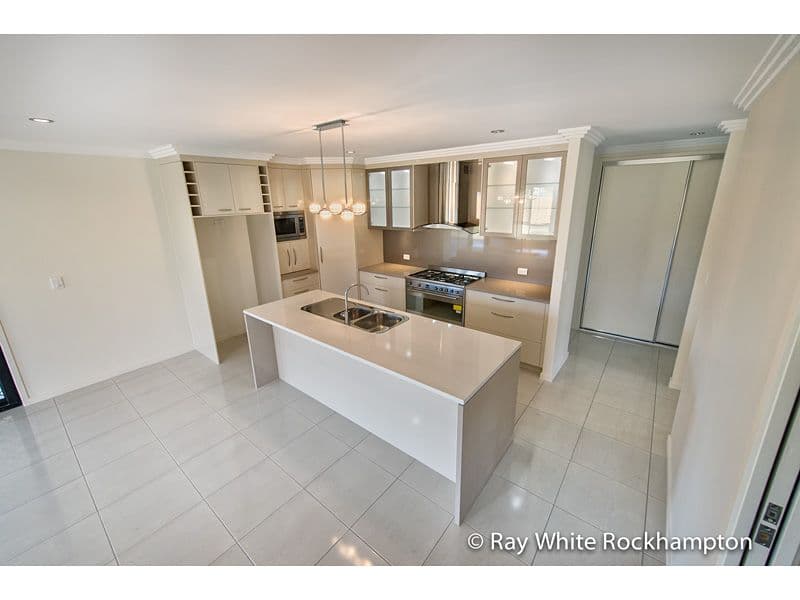 17 Mistletoe Avenue, Norman Gardens QLD 4701, Norman Gardens - Thumbnail 2