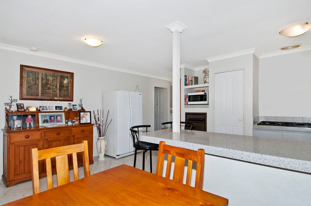 7 Latania Grove, WARNBRO WA 6169, Warnbro - Thumbnail 2