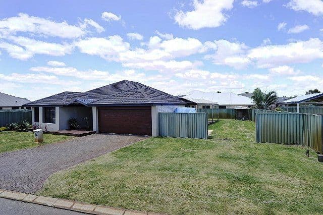4 GOLDSEEKER Loop, RAVENSWOOD WA 6208, Ravenswood - Thumbnail 2