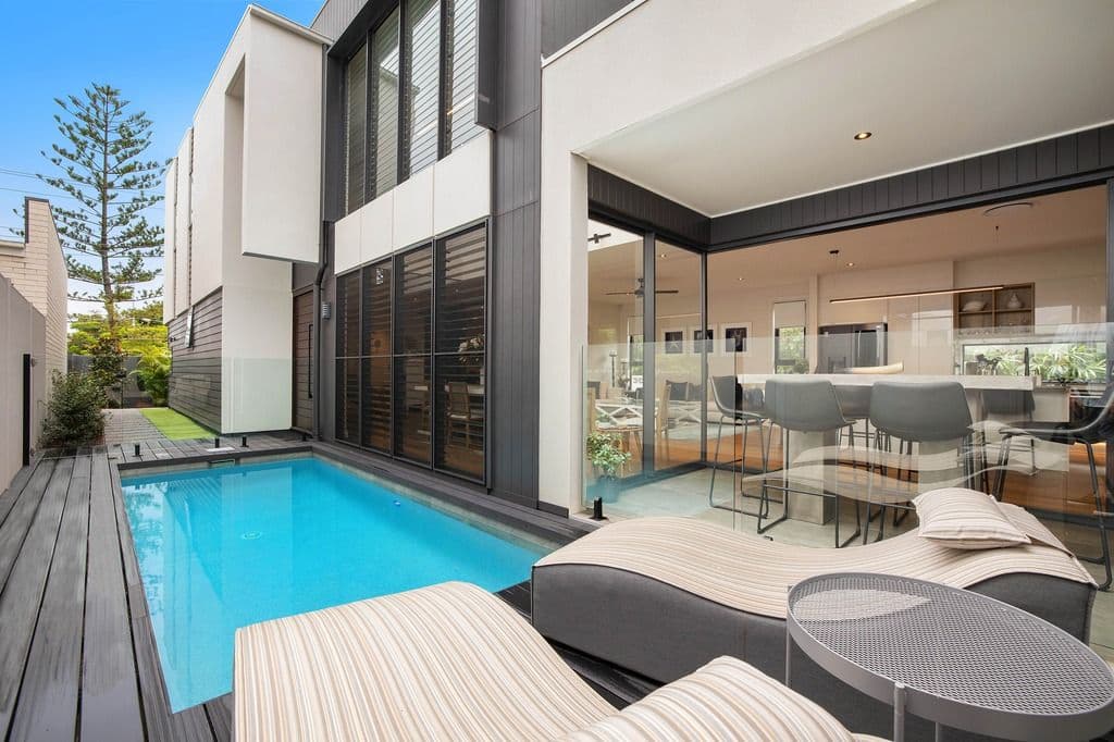 6 Saint Pauls Place, Isle Of Capri QLD 4217, Isle Of Capri - Thumbnail 2