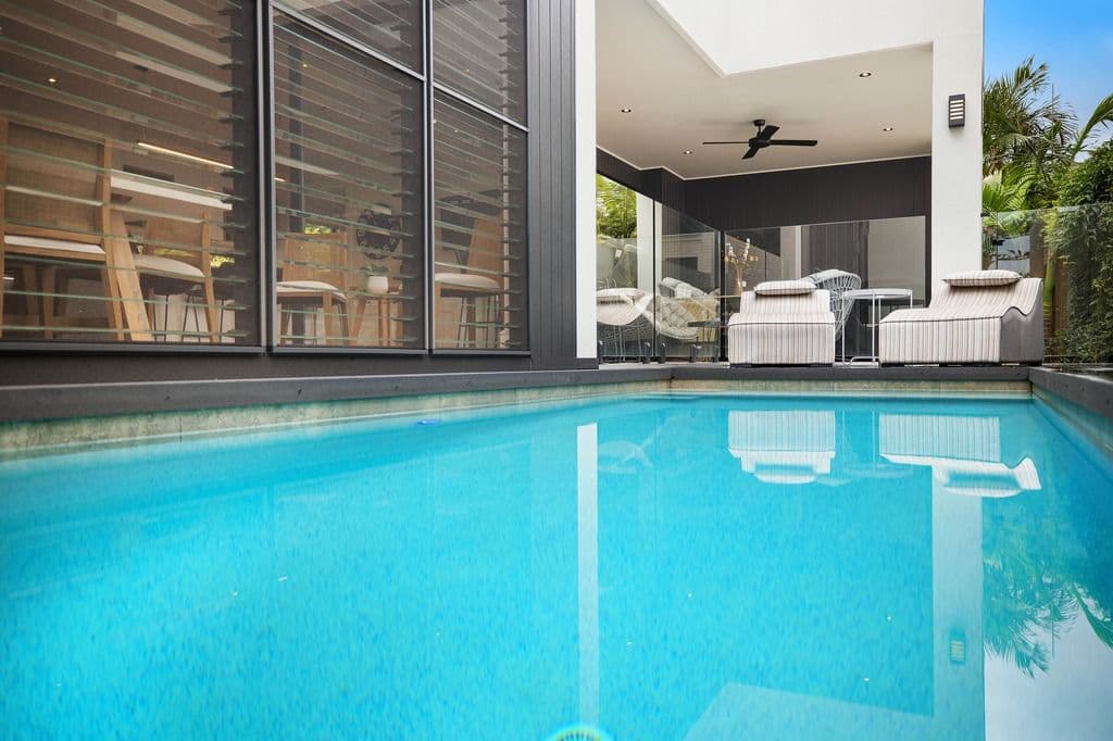 6 Saint Pauls Place, Isle Of Capri QLD 4217, Isle Of Capri - Thumbnail 3
