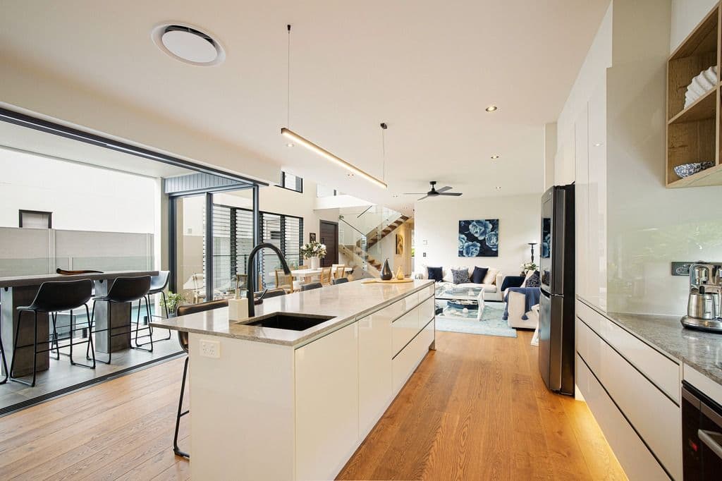 6 Saint Pauls Place, Isle Of Capri QLD 4217, Isle Of Capri - Thumbnail 5